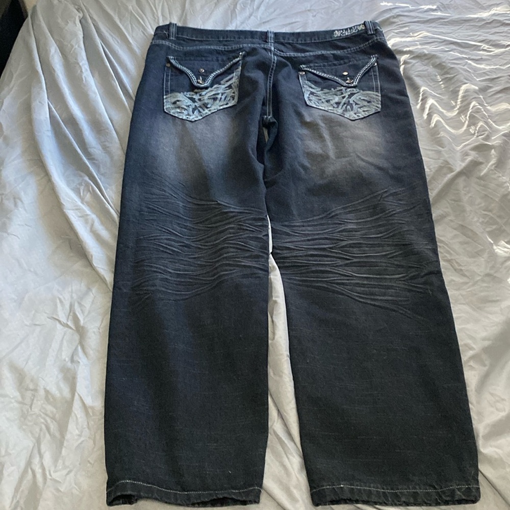 Baggy embroidered faded jeans